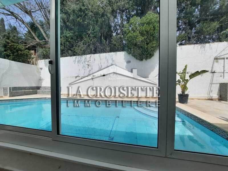 Villa S+5 avec piscine à Gammarth 